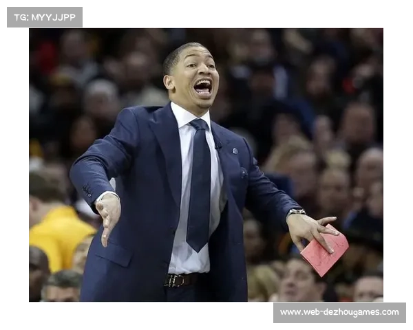 老将完成关键防守后与队友击掌,展现团队凝聚力